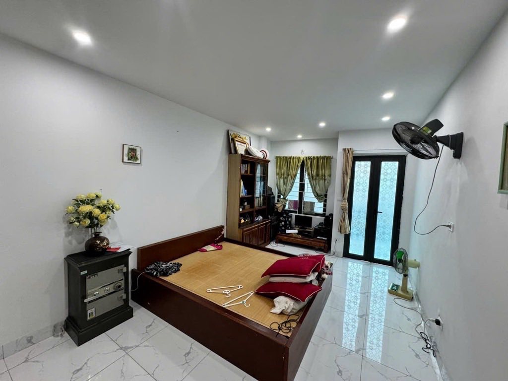 NHÀ ĐẸP ĐÔNG DƯ 48m 3tầng - ĐỦ CÔNG NĂNG -Ô TÔ ĐỖ CỔNG - 6,75tỷ