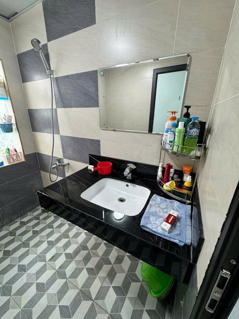 NHÀ ĐẸP ĐÔNG DƯ 48m 3tầng - ĐỦ CÔNG NĂNG -Ô TÔ ĐỖ CỔNG - 6,75tỷ