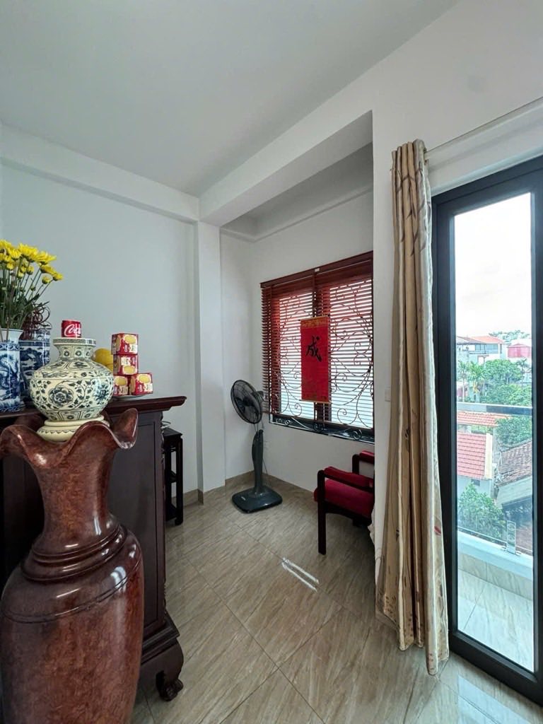 NHÀ ĐẸP ĐÔNG DƯ 48m 3tầng - ĐỦ CÔNG NĂNG -Ô TÔ ĐỖ CỔNG - 6,75tỷ