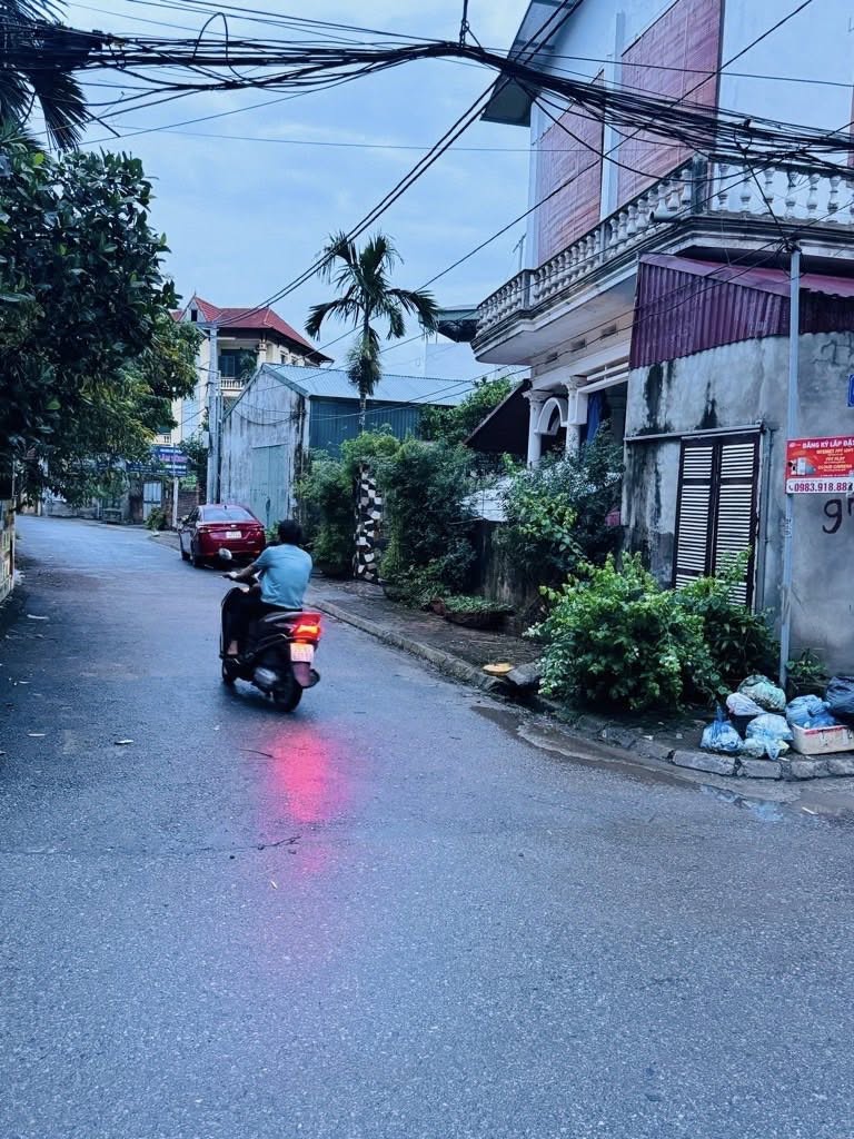 NHÀ ĐẸP ĐÔNG DƯ 3TẦNG Oto ĐỖ CỔNG - ĐẦY ĐỦ NỘI THẤT - GIÁ 4,5tỷ