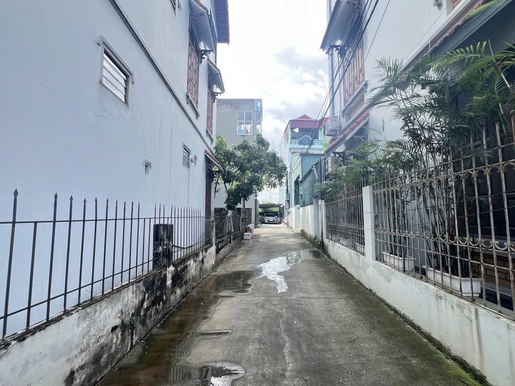 Bán đất Cự Khối - Long Biên 41m - Oto 7chỗ - Ngõ Nông - Vuông vắn