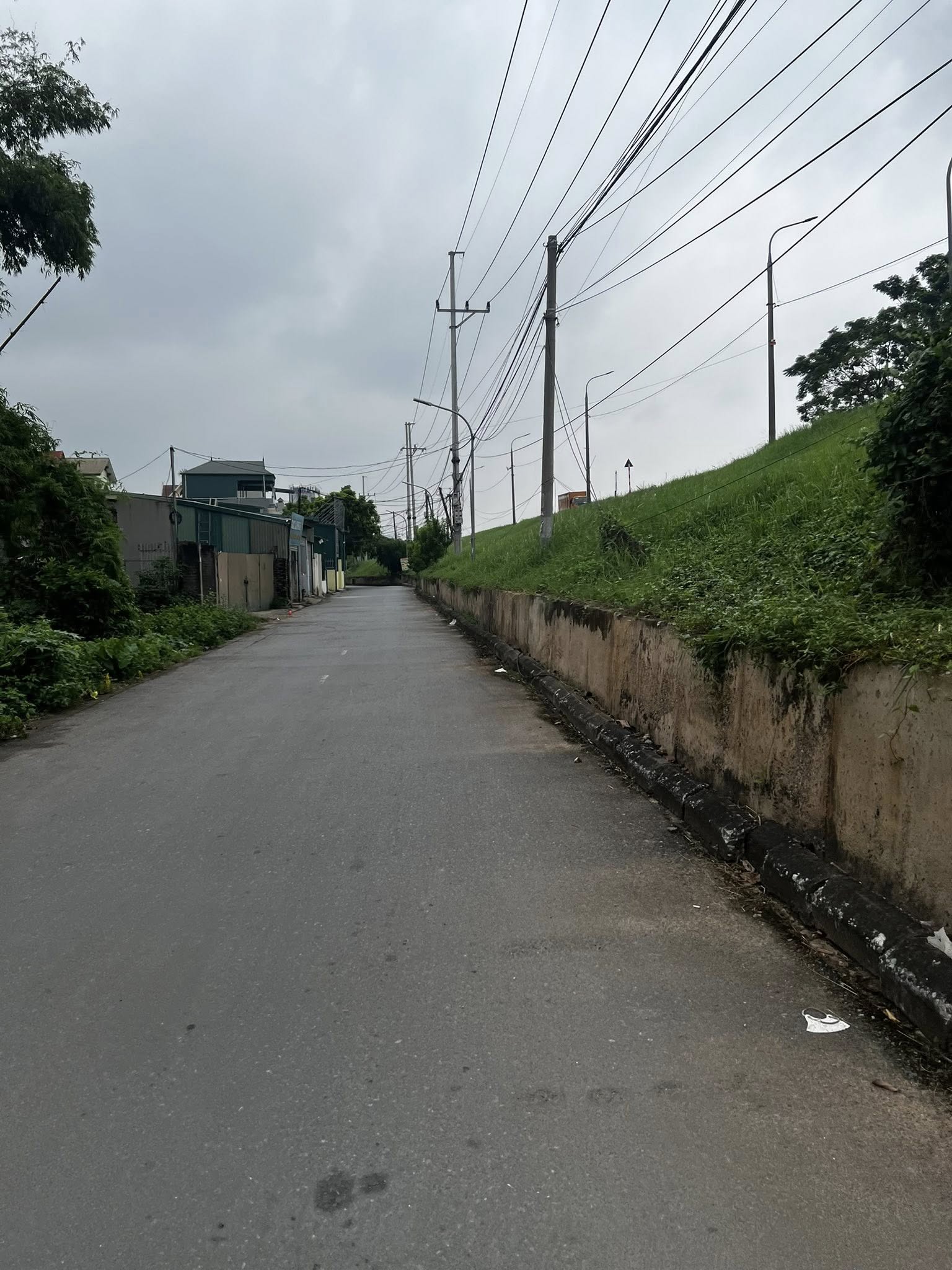 HIẾM ĐÔNG DƯ 36m  LÔ GÓC - NGÕ THÔNG -  Ô TÔ- KINH DOANH.