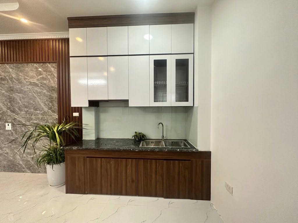Bán nhà Thạch Bàn 5tầng Lô Góc - Nội Thất đẹp - OTo đỗ gần