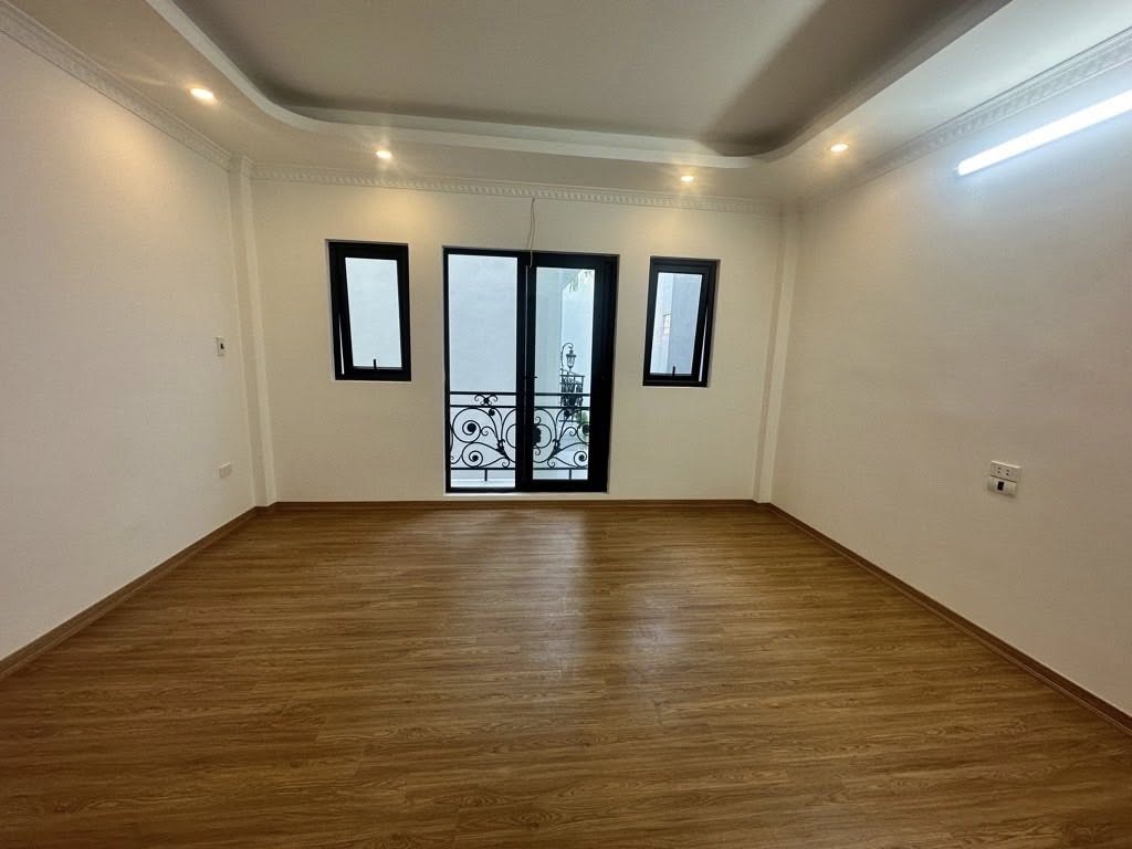 Bán nhà Thạch Bàn 5tầng Lô Góc - Nội Thất đẹp - OTo đỗ gần