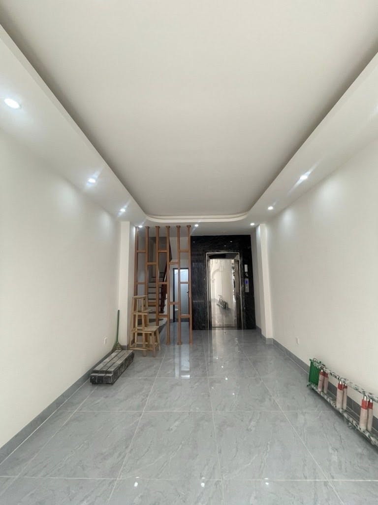 NHÀ ĐẸP PHỐ TRẠM 41m 7TẦNG - 3 THOÁNG - GARA Ô TÔ - THANG MÁY - NGÕ THÔNG