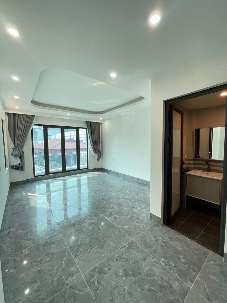 NHÀ ĐẸP PHỐ TRẠM 41m 7TẦNG - 3 THOÁNG - GARA Ô TÔ - THANG MÁY - NGÕ THÔNG