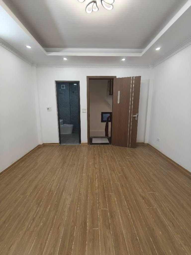 Nhà Mới PHÚC LỢI - LONG BIÊN 5TẦNG - MẶT TIỀN RỘNG - NỞ HẬU ĐẸP