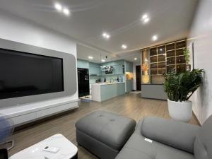 Bán cc CT1B Homeland Gia Quất 93m 3pn2vs Nội Thất VIP - View Cực Đẹp