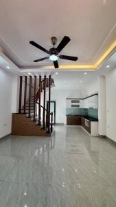 Nhà mới VIỆT HƯNG - LONG BIÊN 40m 5tầng Nội thất cơ bản - gần oto tránh - nhỉnh 6tỷ