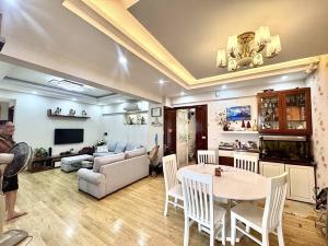 Bán chung cư CT20D KĐT VIỆT HƯNG 102m 3pn2vs Giá 5,4tỷ