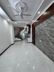 NHÀ ĐẸP CỰ KHỐI - LONG BIÊN 5tầng - TẶNG NỘI THẤT - Ở LUÔN - Nhỉnh 5tỷ