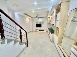 NHÀ ĐẸP ĐÔNG DƯ 3TẦNG Oto ĐỖ CỔNG - ĐẦY ĐỦ NỘI THẤT - GIÁ 4,5tỷ