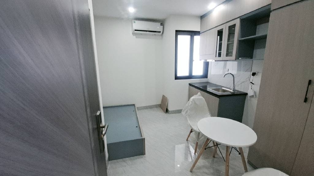 Bán tòa CHDV Cầu GIấy gần ô tô 40m 7 tầng thang máy 11 phòng kk giá 11,2 tỷ