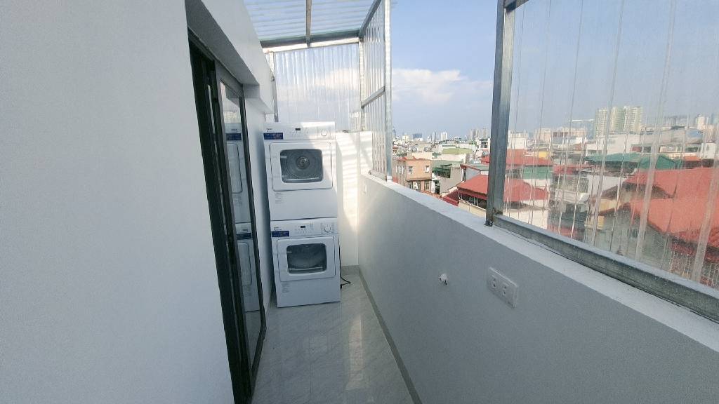 Bán tòa CHDV Cầu GIấy gần ô tô 40m 7 tầng thang máy 11 phòng kk giá 11,2 tỷ