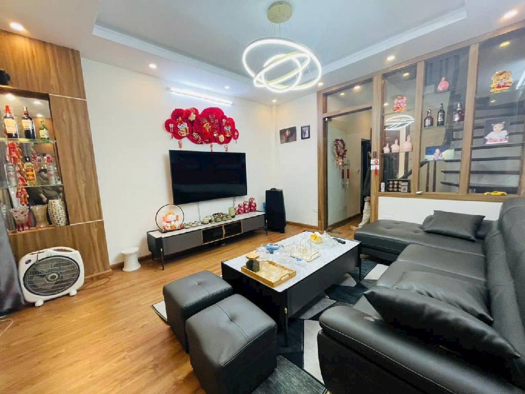 Nhà đẹp Dương Quảng Hàm Phân lô , ô tô gần , kd 40m x6T MT 4m giá 10,3 tỷ