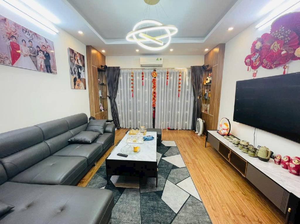 Nhà đẹp Dương Quảng Hàm Phân lô , ô tô gần , kd 40m x6T MT 4m giá 10,3 tỷ