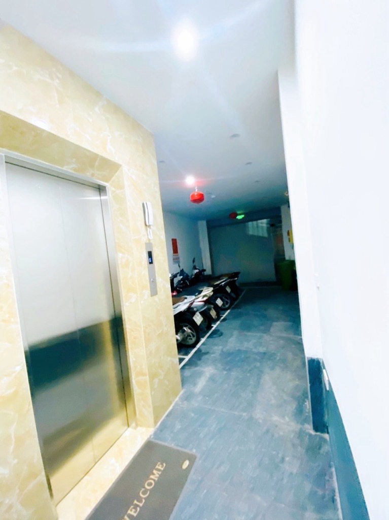 Bán tòa CHDV Nguyễn Văn Huyên ô tô 66m x 8T 13 phòng KK giá 14,2 tỷ