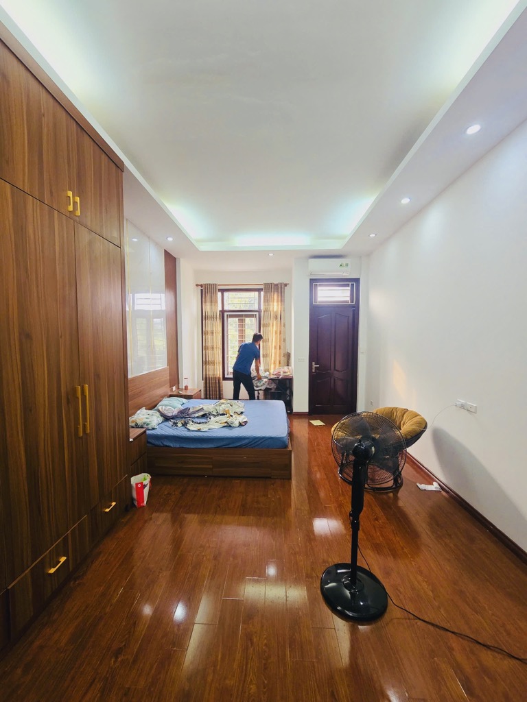 Nhà đẹp Nguyễn Văn Huyên Phân Lô Ô tô , KD 66m x5T , MT 4m , giá 25 tỷ