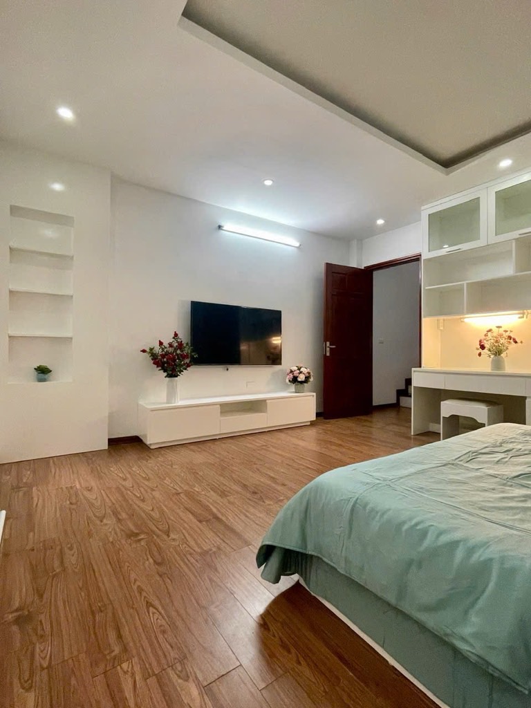 Nhà phân lô Dương Quảng Hàm gần ô tô 40m x6 tầng MT 4,8m giá 11,5 tỷ