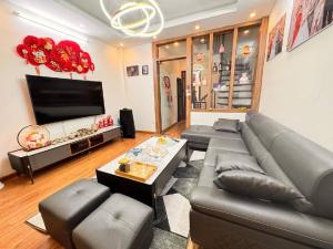 Nhà đẹp Dương Quảng Hàm Phân lô , ô tô gần , kd 40m x6T MT 4m giá 10,3 tỷ