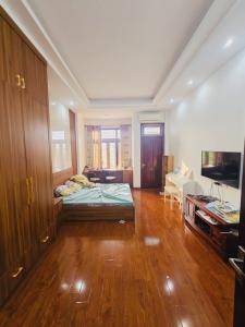Nhà đẹp Nguyễn Văn Huyên Phân Lô Ô tô , KD 66m x5T , MT 4m , giá 25 tỷ