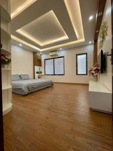 Nhà phân lô Dương Quảng Hàm gần ô tô 40m x6 tầng MT 4,8m giá 11,5 tỷ