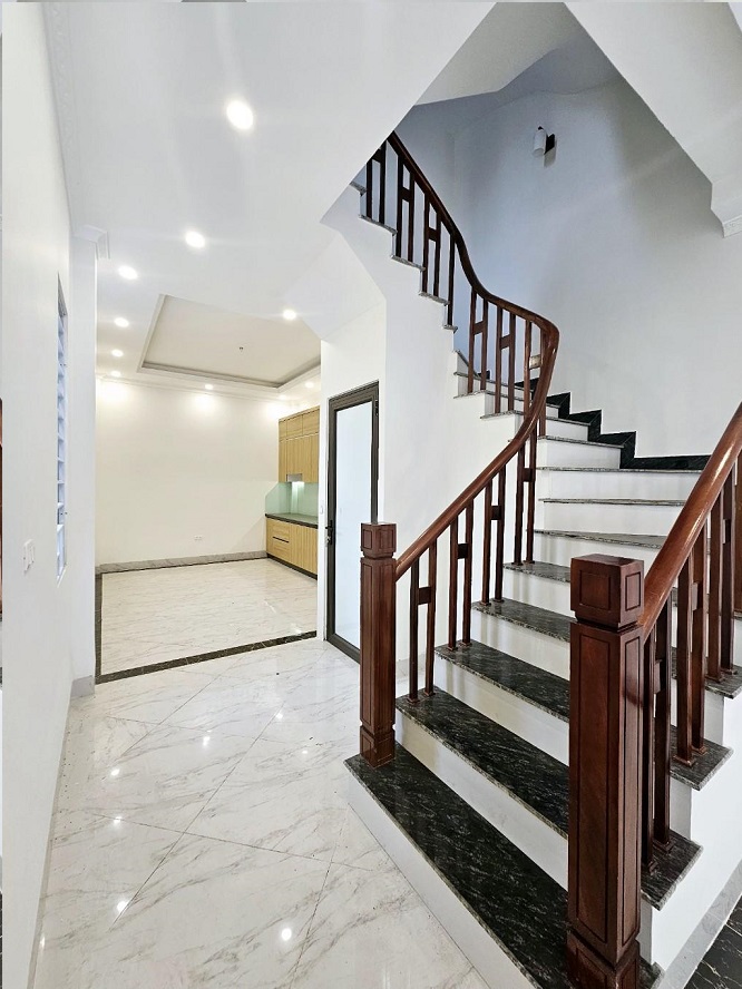 Bán nhà 70m², 6 tầng, 4PN, 5WC, Long Biên - 8.9 tỷ
