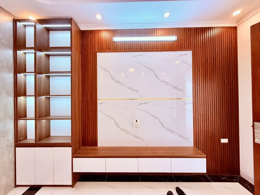 Nhà 5 tầng Long Biên, 35m², 4PN, 5.7 tỷ, sổ đỏ
