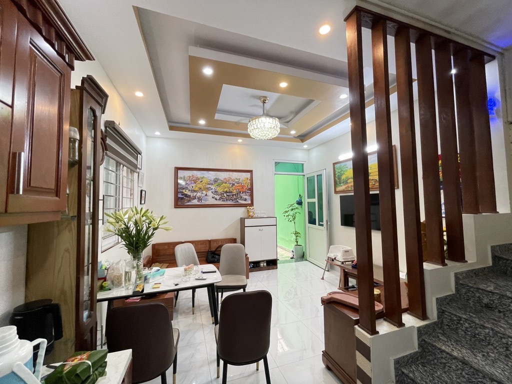 Bán nhà Phúc lợi . 40 m2 5 tầng rao 7,5 tỉ