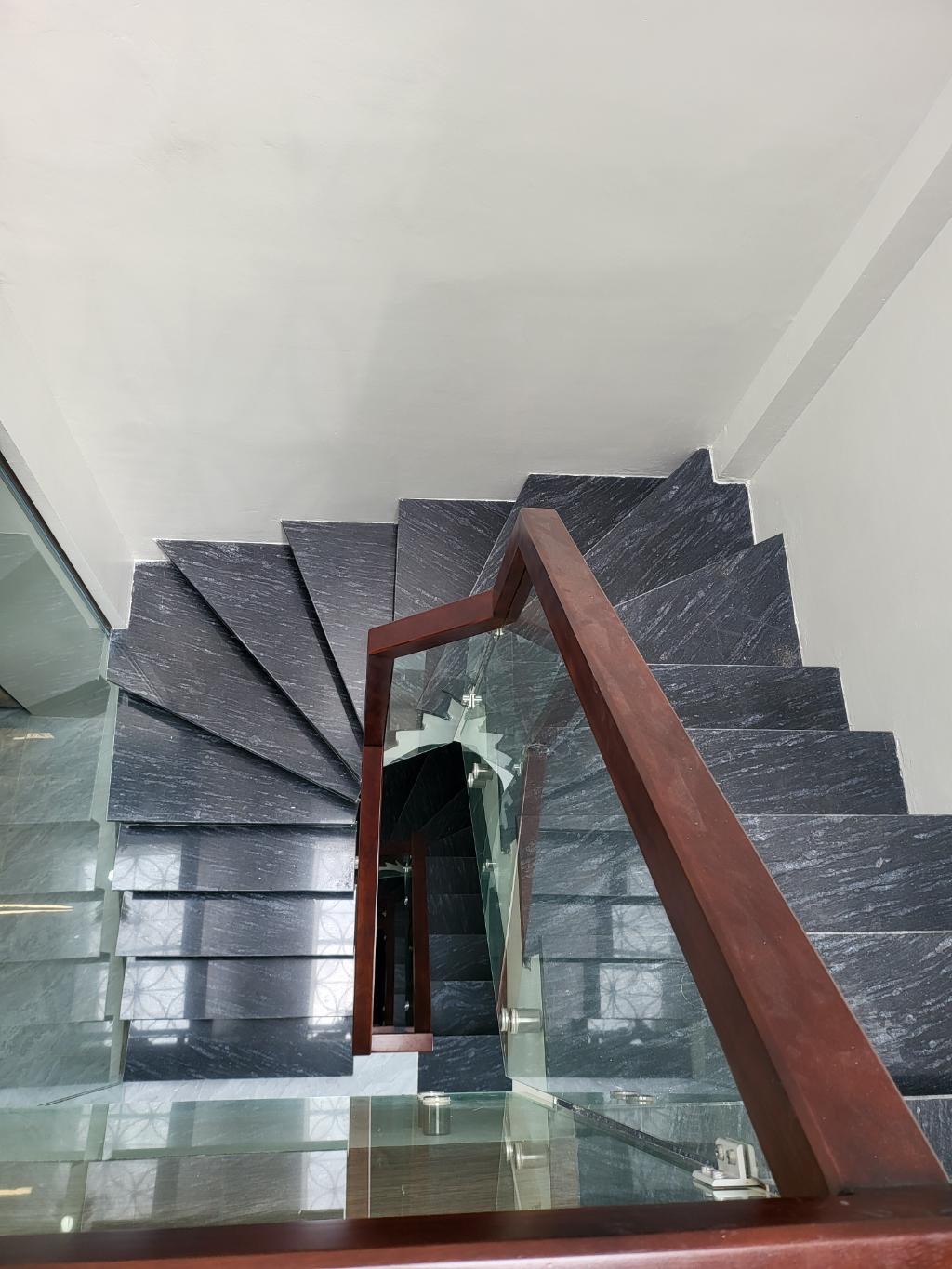 Cần bán nhà Vũ Đình Tụng 38 m2 6 tầng . Bán 8,8 tỉ