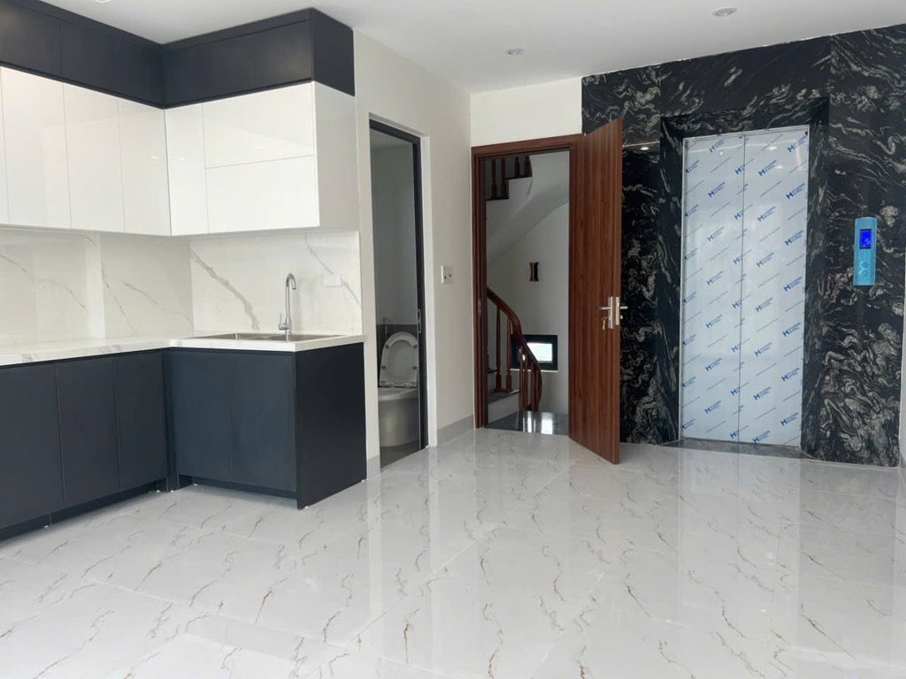 Cần bán nhà Vũ Đình Tụng 38 m2 6 tầng . Bán 8,8 tỉ