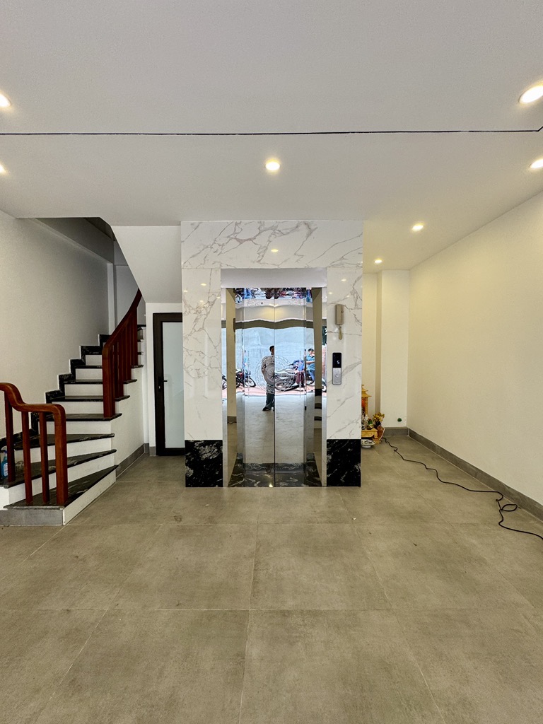 Bán nhà Đàm Quang Trung 42 m2 6 tầng . Bán 11,9 tỉ