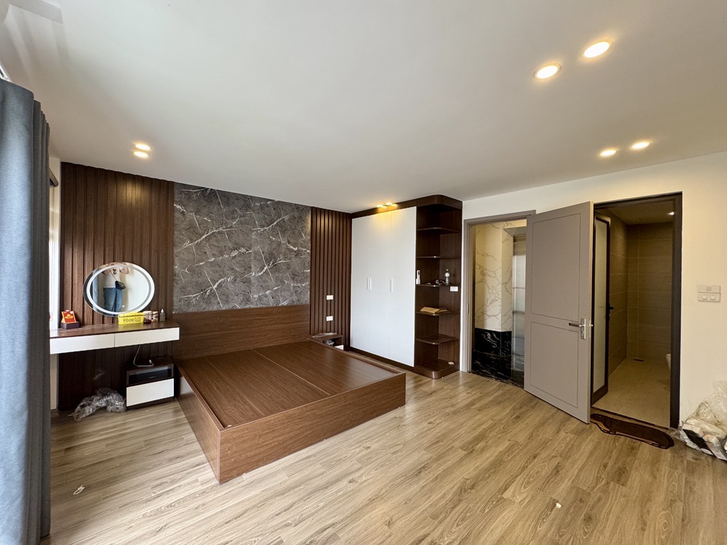 Bán nhà Đàm Quang Trung 42 m2 6 tầng . Bán 11,9 tỉ