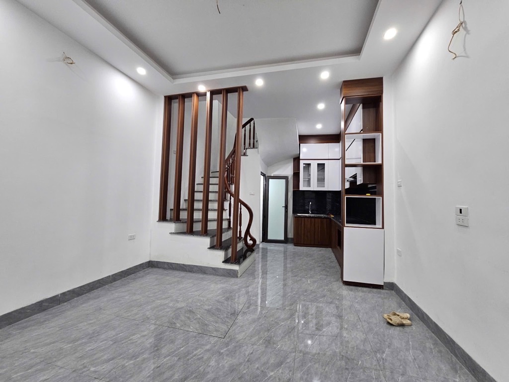 Cần bán nhà Ngọc Thuỵ 30 m2 5 tầng . Chào 6,88 tỉ