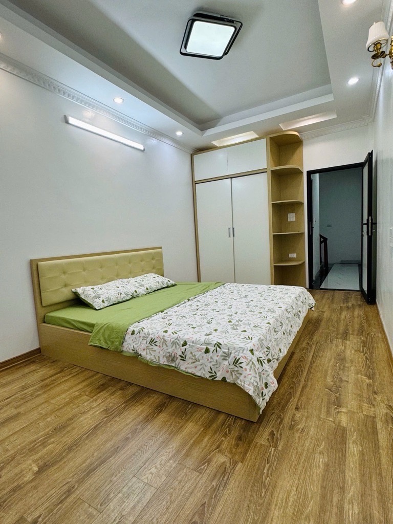Bán nhà 30 m2 , mặt tiền 3 m 5 tầng . Rao 6,45 tỉ