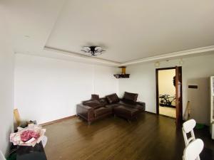 Cần bán căn hộ cc CT2A Thạch Bàn 70 m2 . Chào 4 tỉ