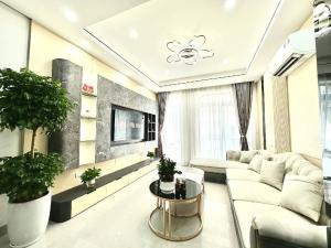 Bán nhà 39 m2 6 tầng mt 3,6 m . Giá 12,79 tỉ