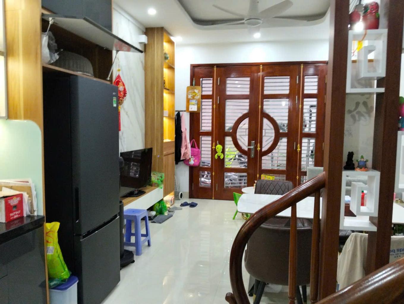 NHÀ ĐẸP THỤY PHƯƠNG BTL- 34m² x 5T, CHỈ 6 TỶ  Ô TÔ ĐỖ CỬA – Ở NGAY – TẶNG FULL NỘI THẤT  Gần chợ, trường, tiện ích đủ đầy  Sổ đỏ vuông đẹp, giao dịch nhanh  Liên hệ: Em Lê :0973.412.350. để được hỗ trợ xem nhà trực tiếp