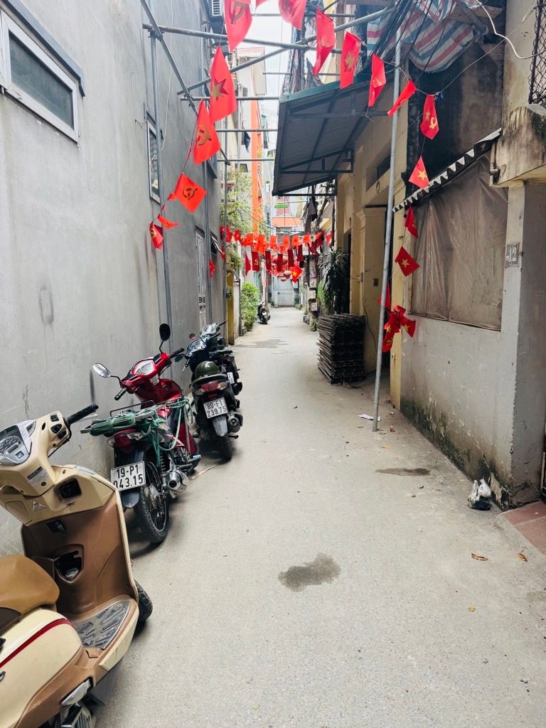 Hộ khẩu Tây Hồ - DT 38m x 7 tầng thang máy - ngõ thông - oto qua nhà - full nội thất 3 bước ra Ciputra - 10m ra phố, view sông Hồng   Giá siêu ưu đãi  Lhe zalo 0337.028.068 xem nhà