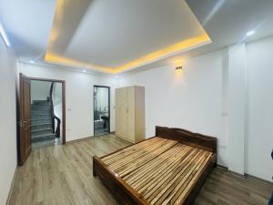 nhà Đông Ngạc BTL – 38m² x 5T, nhỉnh 6 tỷ Nhà mới đẹp, gần phố, ô tô đỗ cửa, full công năng. Tiện ích đầy đủ, khu dân trí cao. Sổ đỏ chính chủ, giao dịch ngay! LH: Lê 0973 412 350