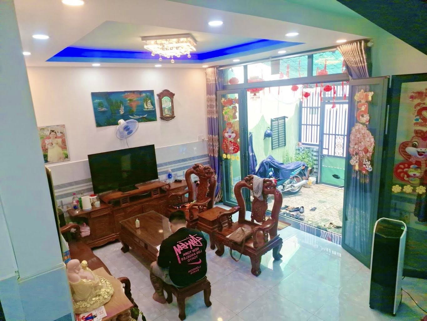 Nhà Hiếm Q7- 6.8* 13- 3PN, 3WC- Chỉ 3t890.