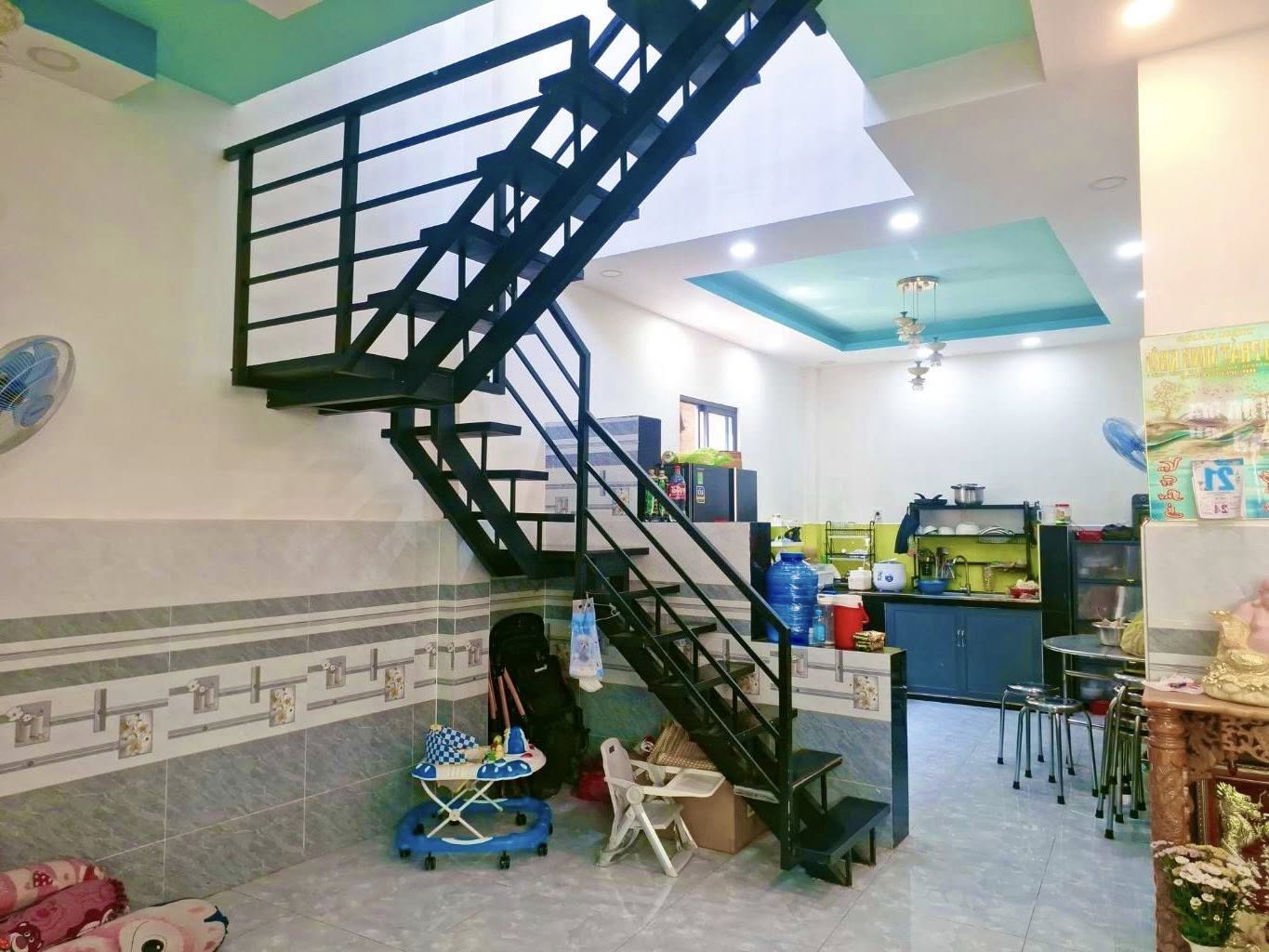 Nhà Hiếm Q7- 6.8* 13- 3PN, 3WC- Chỉ 3t890.