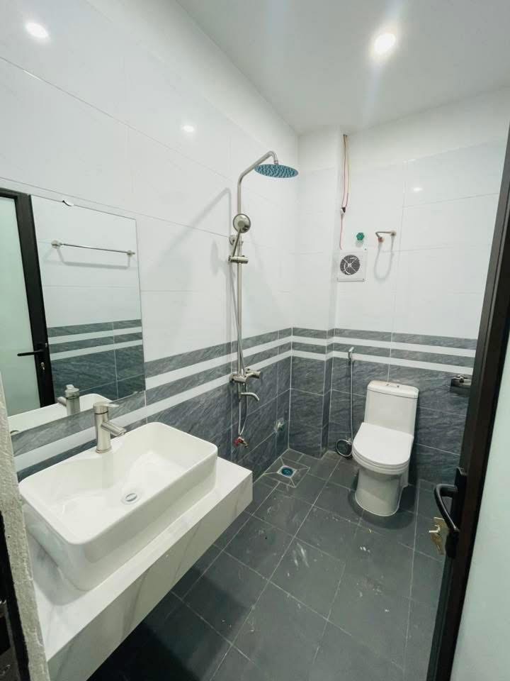 Bán nhà 5 tầng Liên Mạc Thượng Cát, Bắc Từ Liêm, ô tô đỗ cổng, hơn 5 tỷ.