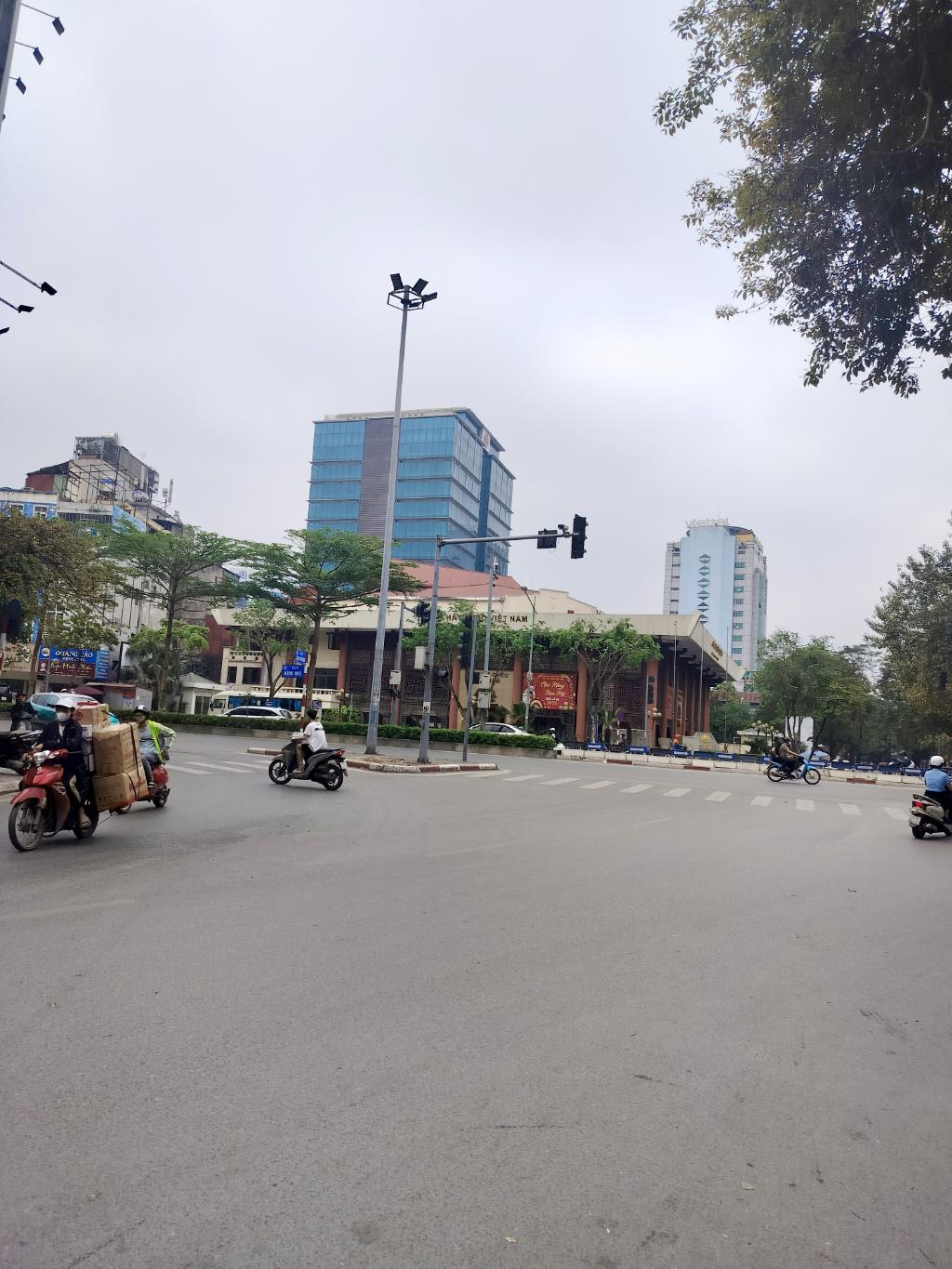 LÔ GÓC/NGÕ THÔNG/KINH DOANH/NHÀ DÂN/MT RỘNG/49M2 CHỈ HƠN 10 TỶ.