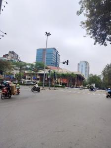 LÔ GÓC/NGÕ THÔNG/KINH DOANH/NHÀ DÂN/MT RỘNG/49M2 CHỈ HƠN 10 TỶ.
