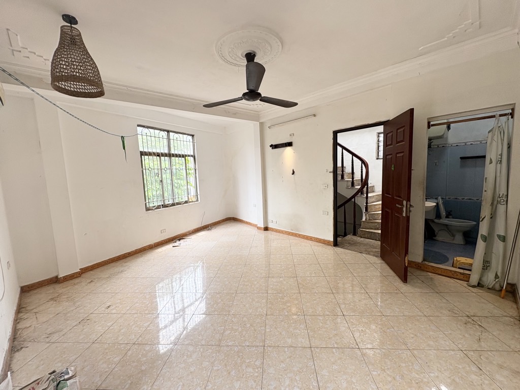 Nhà phố Kim Mã – Ngõ nông – Lô góc 3 thoáng – Nhà đẹp – 32m2 – 5 tầng – 7.6 tỷ