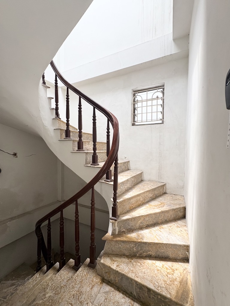 Nhà phố Kim Mã – Ngõ nông – Lô góc 3 thoáng – Nhà đẹp – 32m2 – 5 tầng – 7.6 tỷ