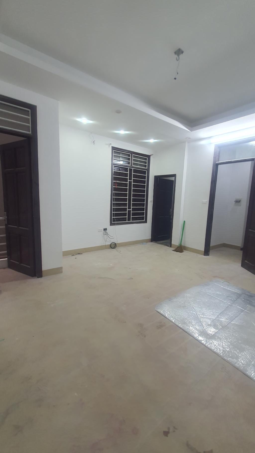 Nhà phố Hoàng Hoa Thám – Ngõ nông – Nhà xây mới đẹp – 49m2 – 5 tầng – 7.9 tỷ