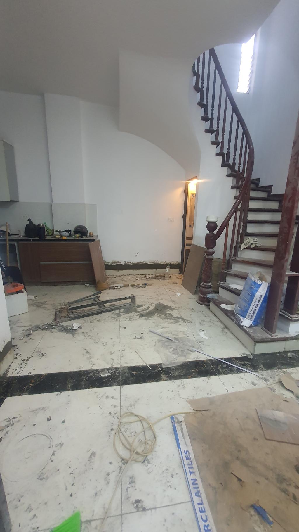 Nhà phố Hoàng Hoa Thám – Ngõ nông – Nhà xây mới đẹp – 49m2 – 5 tầng – 7.9 tỷ
