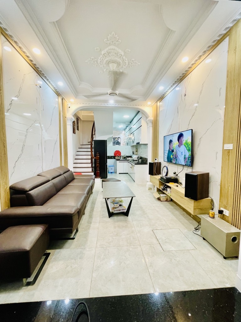 Nhà đường Láng – Ngõ nông, ba gác tránh – Dân xây đẹp – 2 thoáng – 35m2 – 5 tầng – 8.5 tỷ